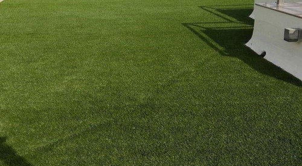 How to Make Artificial Grass Look Natural Simple Tips for a Realistic Appearance